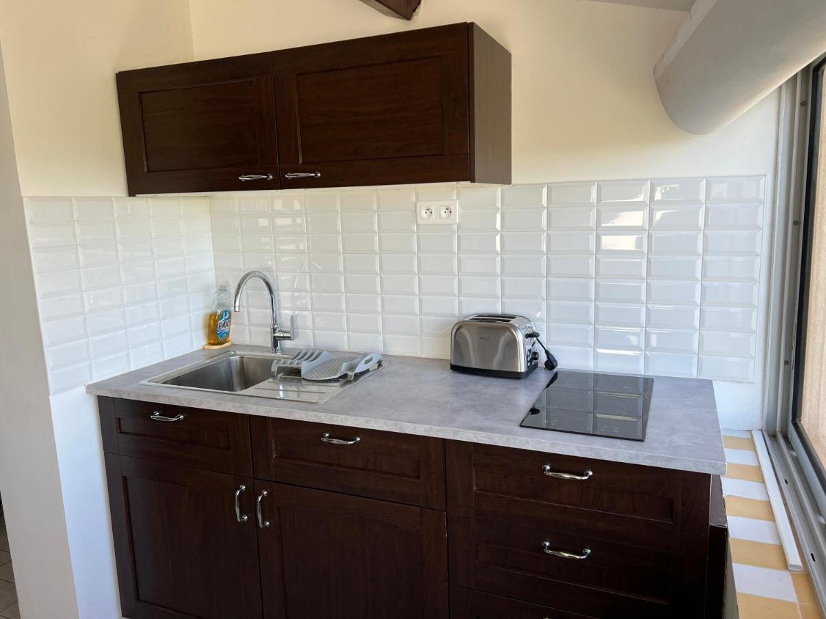 Joli Studio Tres Clair A Proximite Mer Pour 3 Personnes La Londe-les-Maures Eksteriør billede