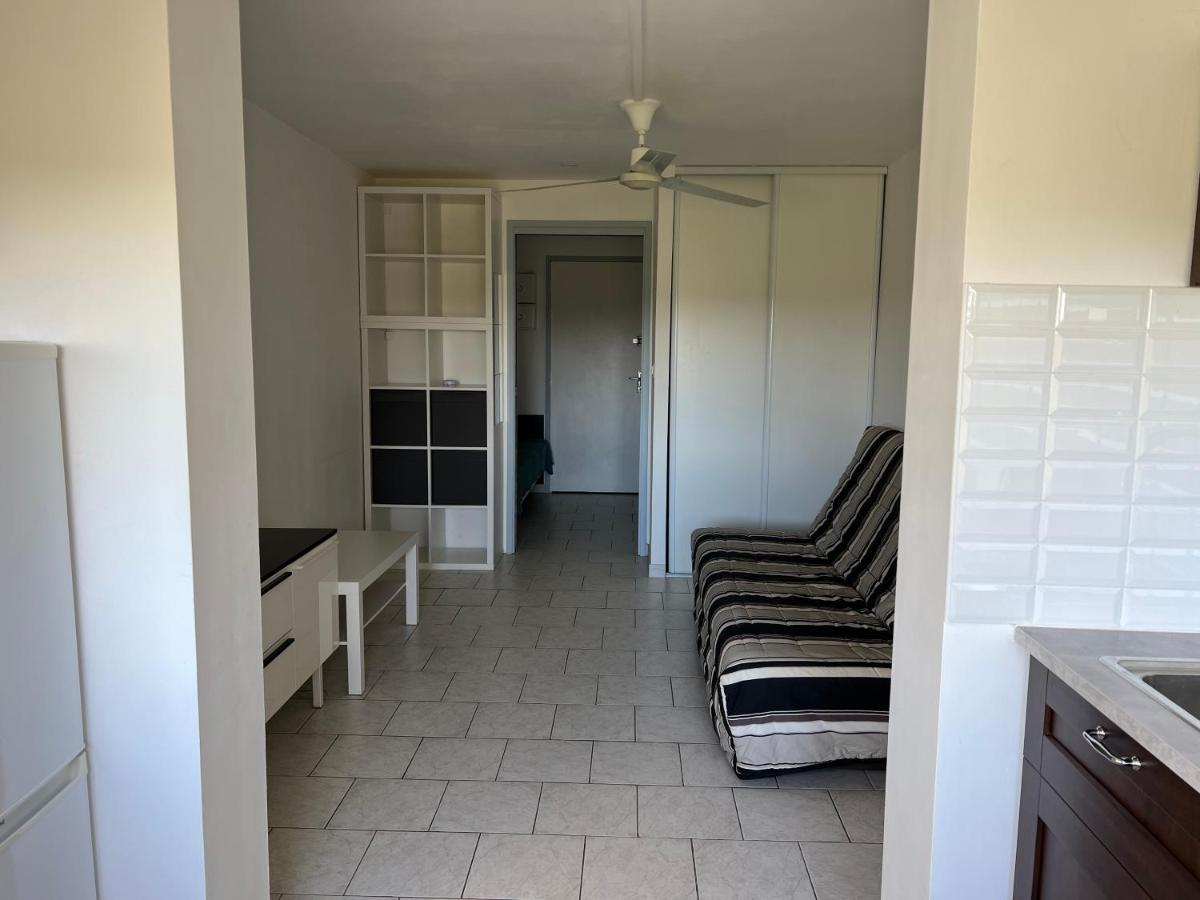 Joli Studio Tres Clair A Proximite Mer Pour 3 Personnes La Londe-les-Maures Eksteriør billede